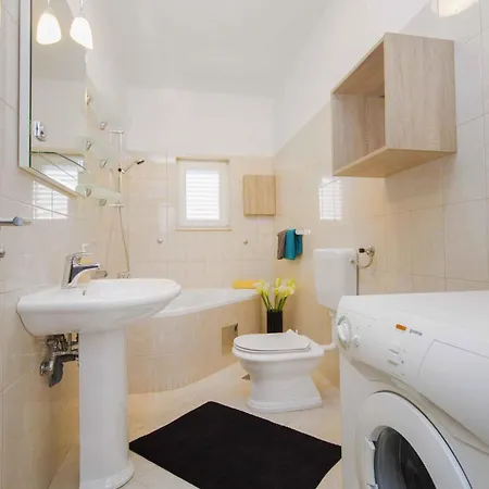 Apartment In 7033 Grebaštica