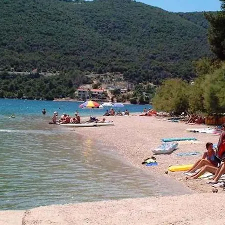 In 7033 アパート *